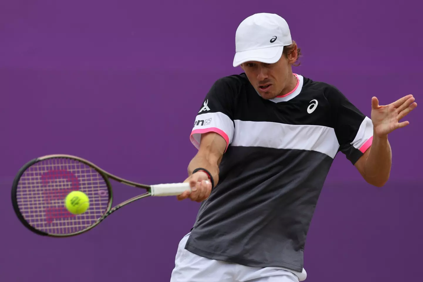 De Minaur stuns Djokovic to give Australia QF lead in Perth De Minaur stuns Djokovic to give Australia QF lead in Perth