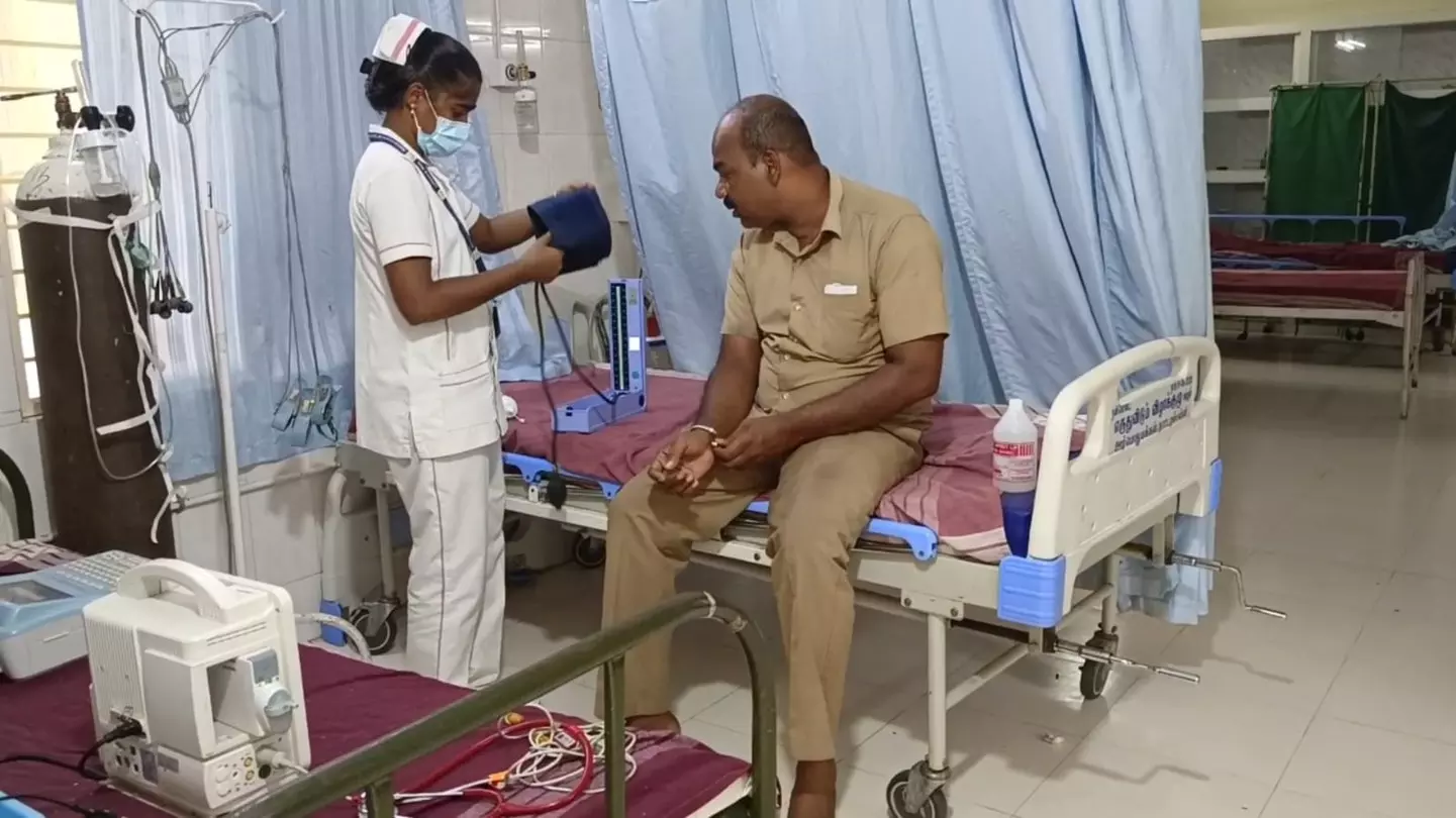 TNSTC driver faints, stops vehicle in time; saves B’luru-bound passengers TNSTC driver faints, stops vehicle in time; saves B’luru-bound passengers