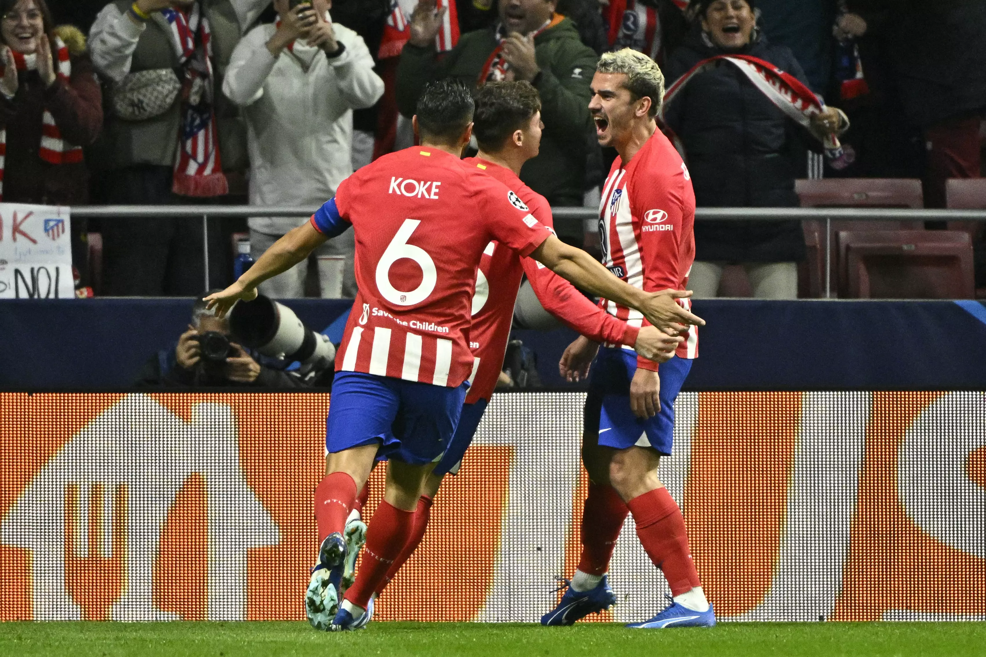 AC Milan edges past Paris Saint Germain 2-1