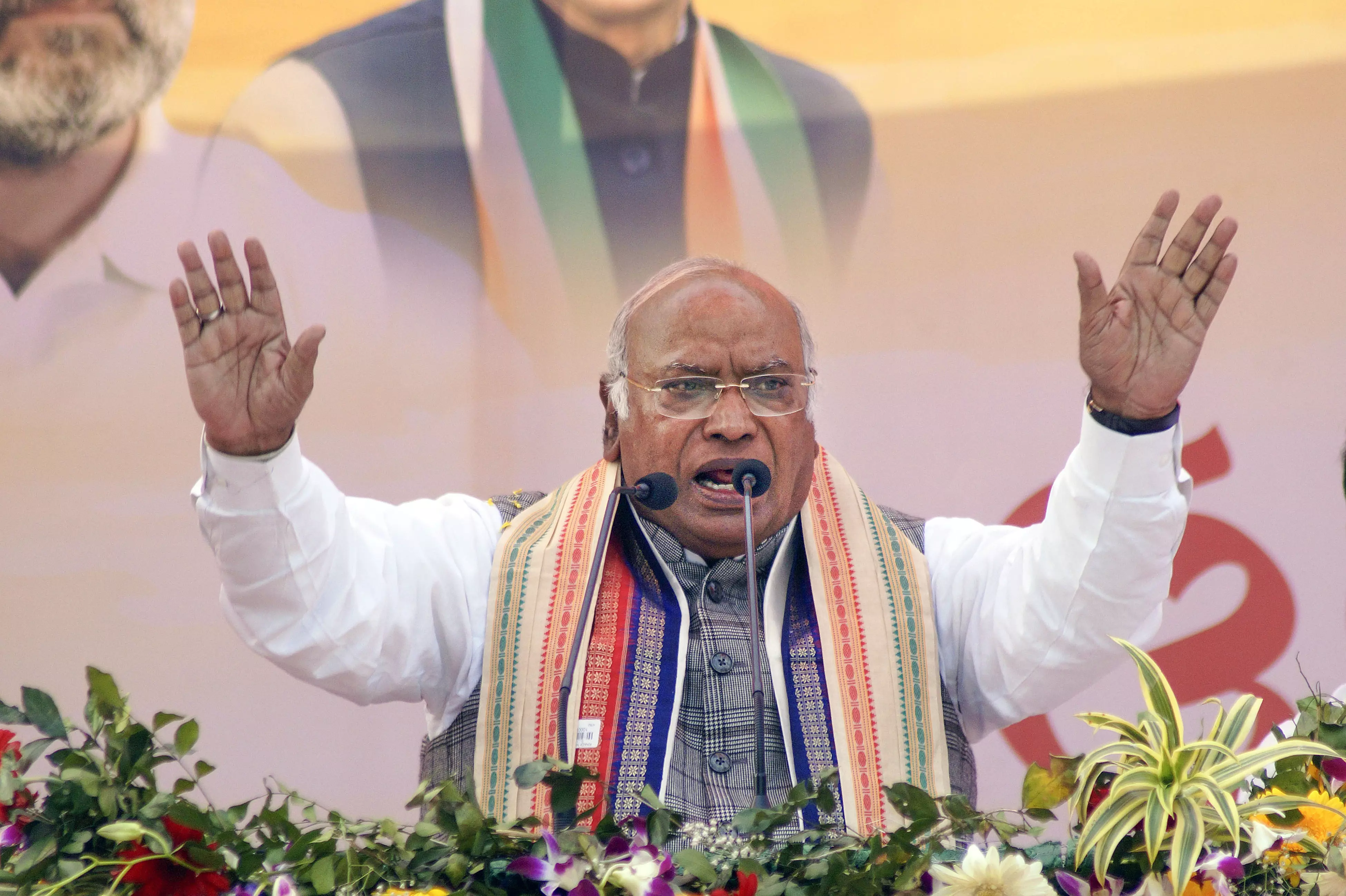 People to suffer if Rahul Gandhi’s struggle for democracy fails: Kharge People to suffer if Rahul Gandhi’s struggle for democracy fails: Kharge