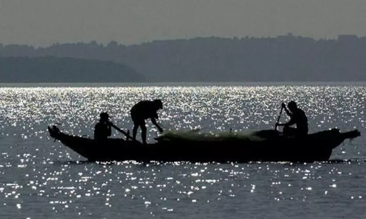 Fishing continues off Thoothukudi despite restrictions Fishing continues off Thoothukudi despite restrictions