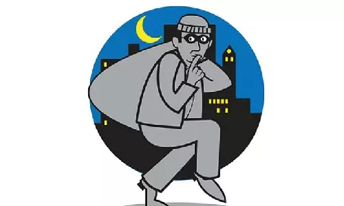 Intruders loot 60 sovereigns of jewels from Uthiramerur house