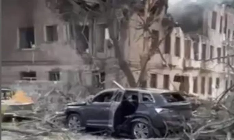Rocket attack on Ukraine medical clinic kills 1, injures 15