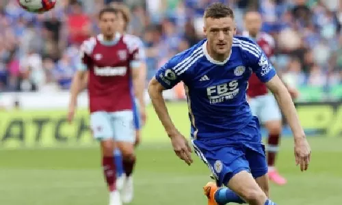 Leicester, Leeds down on dramatic last day in Premier League