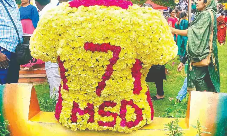 Floral replica of jersey of Dhoni big draw at Kodai fes