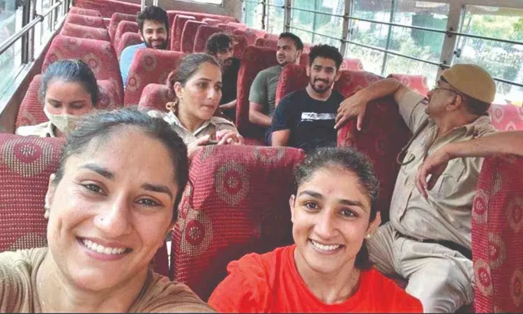 Image of ‘smiling’ detained wrestlers was doctored Image of ‘smiling’ detained wrestlers was doctored
