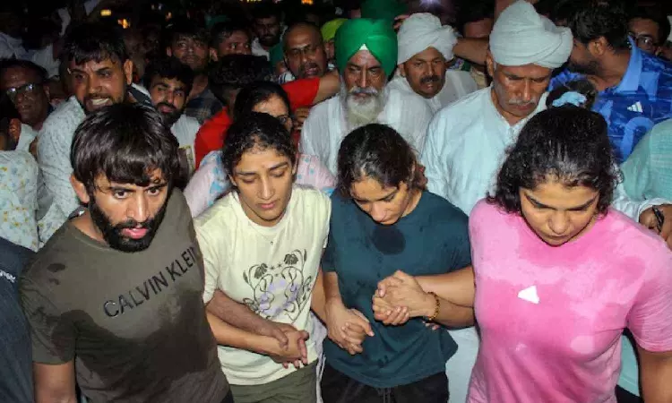 UWW condemns detention of wrestlers, threatens to ban WFI if polls not held UWW condemns detention of wrestlers, threatens to ban WFI if polls not held