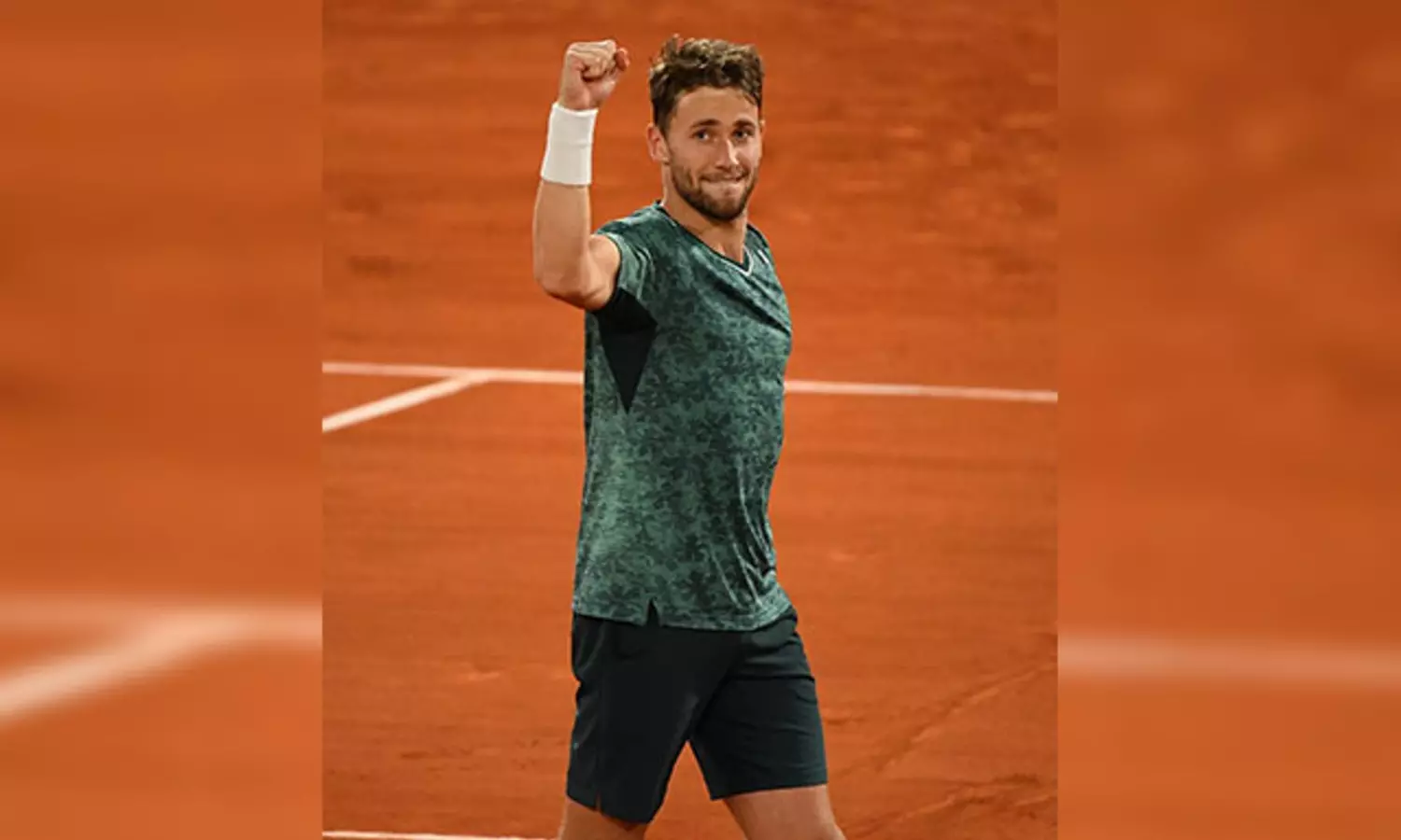 French Open: Casper Ruud battles past Giulio Zeppieri to enter R3