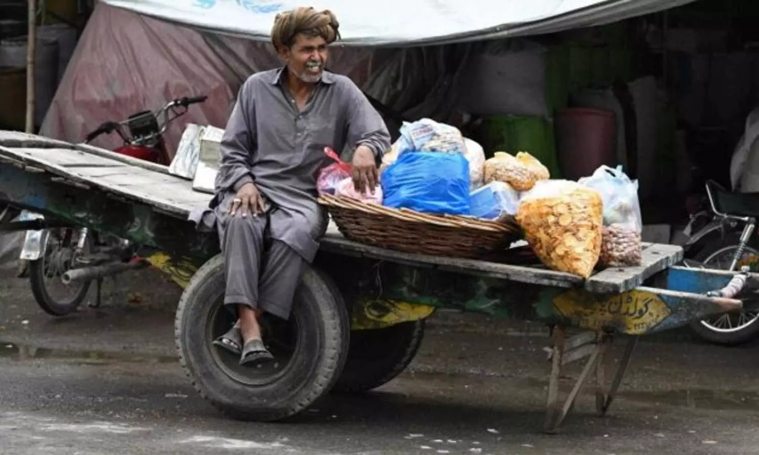 Paks inflation rises to record 37.97 per cent