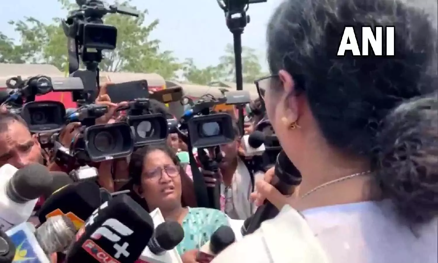 We sent 40 ambulances yesterday and 70 today. 40... ... Odisha train crash live: Balasore Collector confirms death toll as 288 We sent 40 ambulances yesterday and 70 today. 40... ... Odisha train crash live: Balasore Collector confirms death toll as 288