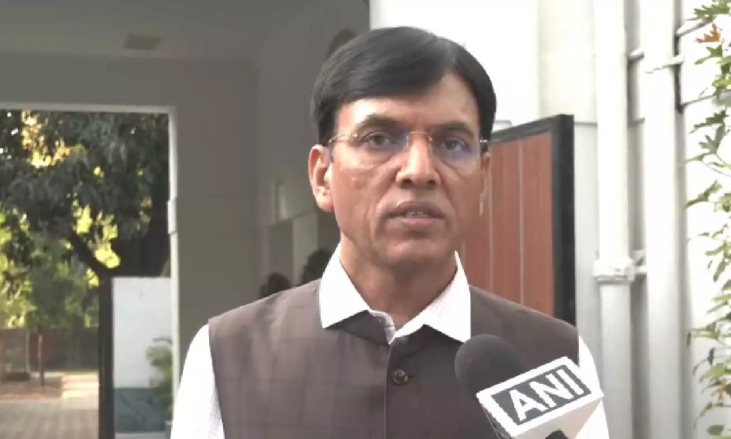 Union Health Minister Mansukh Mandaviya is set to... ... Odisha train crash live: Balasore Collector confirms death toll as 288 Union Health Minister Mansukh Mandaviya is set to... ... Odisha train crash live: Balasore Collector confirms death toll as 288