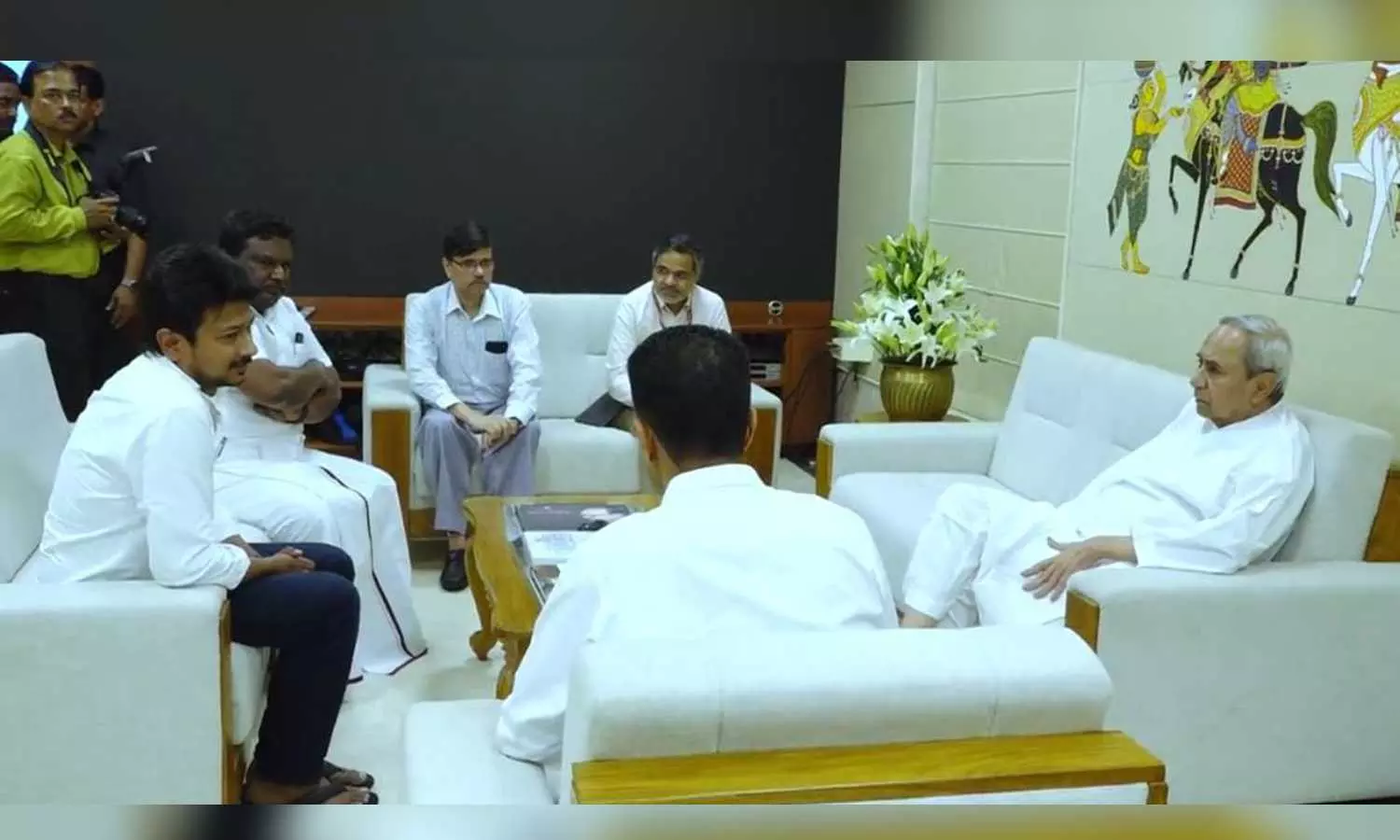 Balasore train accident: TN ministers meet Patnaik, laud Odishas rescue efforts
