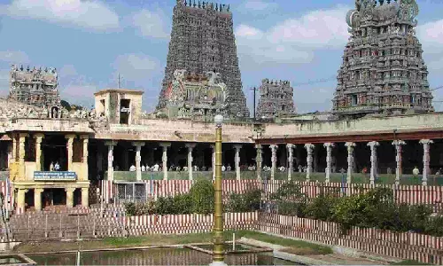 ‘Licence must for taking pictures in Meenakshi temple’