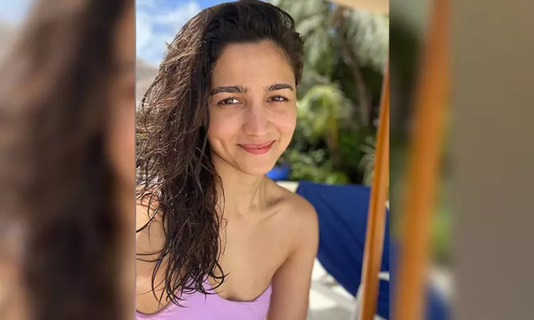 Check out Alia Bhatts no-makeup look in her new selfie