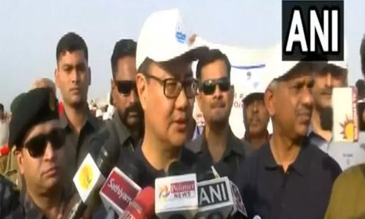 Kiren Rijiju participates in beach cleaning programme in Chennai Kiren Rijiju participates in beach cleaning programme in Chennai