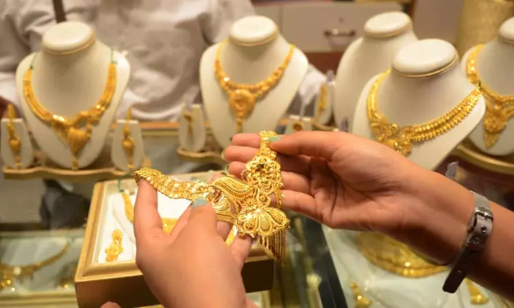 Gold price falls by Rs 320 per sovereign in Chennai