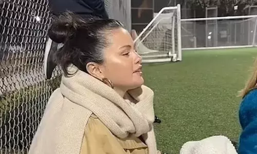 Selena Gomez shouts ‘I’m single’ while watching football game