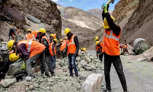 Tirupur farmers welcome mining dept official’s transfer