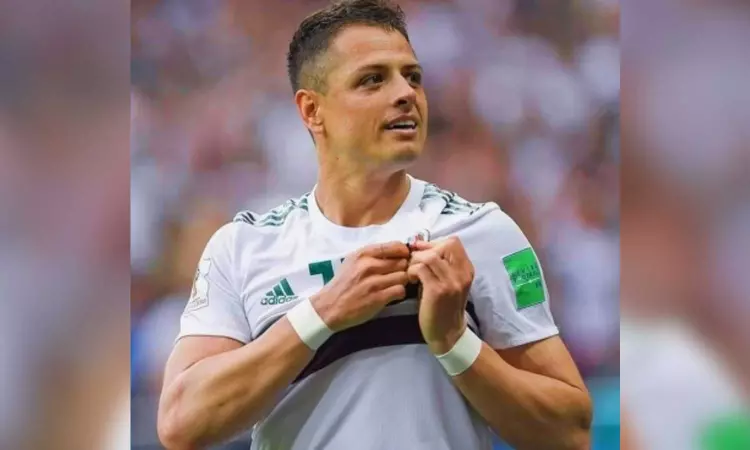 Football: Mexican star Chicharito to undergo knee surgery