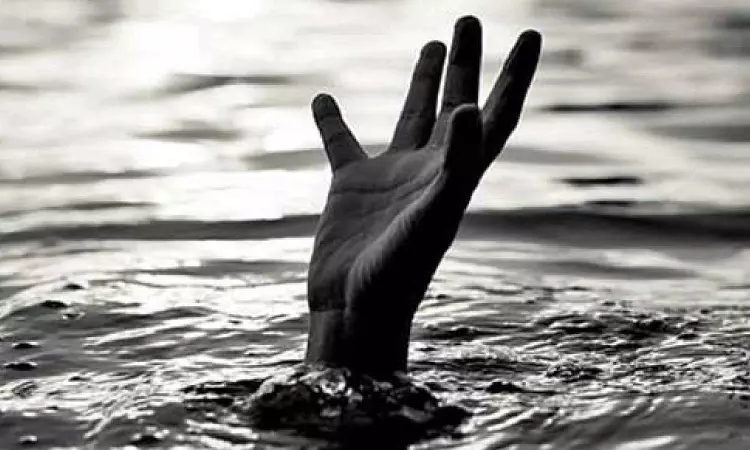 2 sisters of Poonkulam drown while bathing in pond near Tirupattur