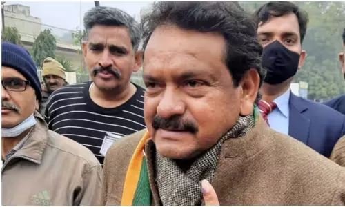 MoS Health visits Delhi hospital on World Blood Donor Day