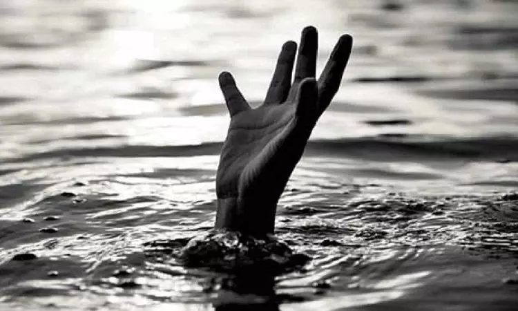 Thanjai fisher faints, falls into sea, dies
