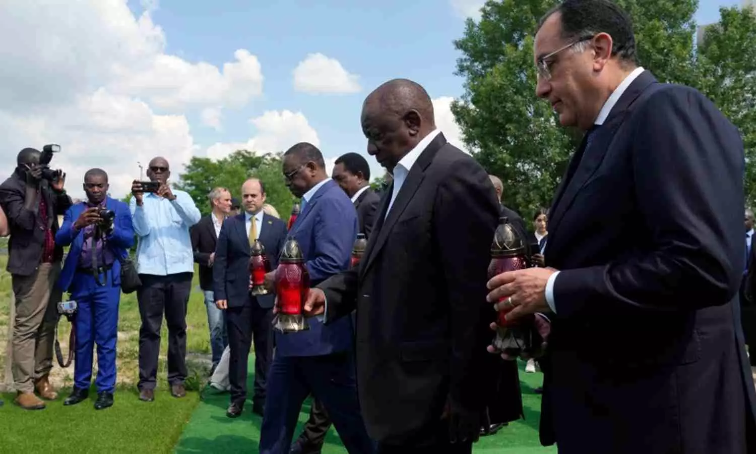 Missiles target Kyiv as visiting African leaders push Ukrain e& Russia for peace and grain