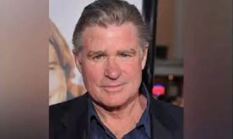 Alec Baldwin dons Donald Trump costume as he sits on a pot