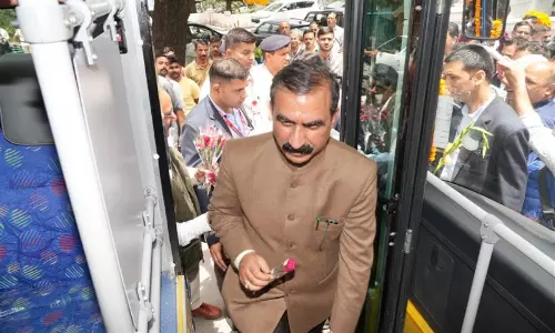 Himachal CM travels in e-bus to attend Cabinet meeting