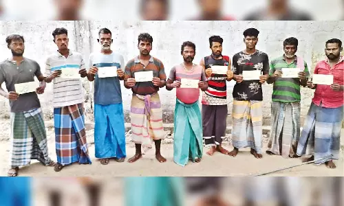 SL Navy rescues nine Tamil Nadu fishermen