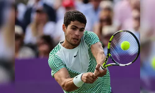 Queens Club Championships: Carlos Alcaraz advances to quarterfinal