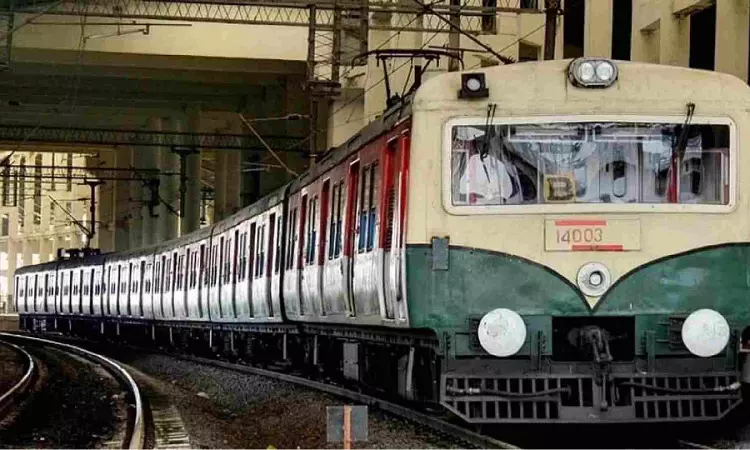 Man snatches gold chain in local train; jumps and escapes