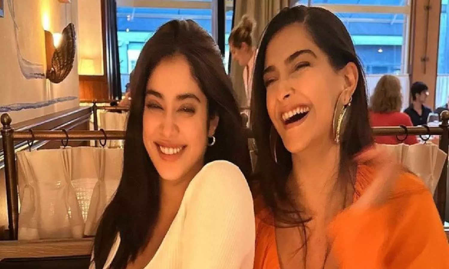 Kapoor Cousins, Janhvi, Sonam, Rhea vacationing in London, see pics