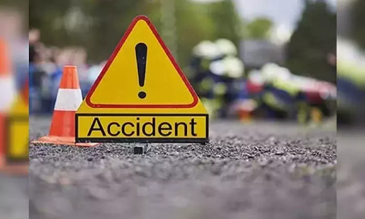 Six injured as bus rams into lorry on NH near Maduranthagam