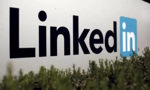 LinkedIn’s new AI bot will create 1st draft after you share brief outline LinkedIn’s new AI bot will create 1st draft after you share brief outline
