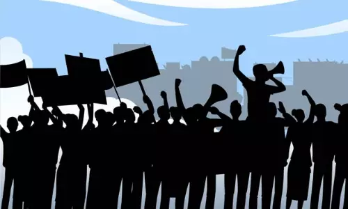 Unruly gang vandalise houses; residents stage protest in Kumbakonam