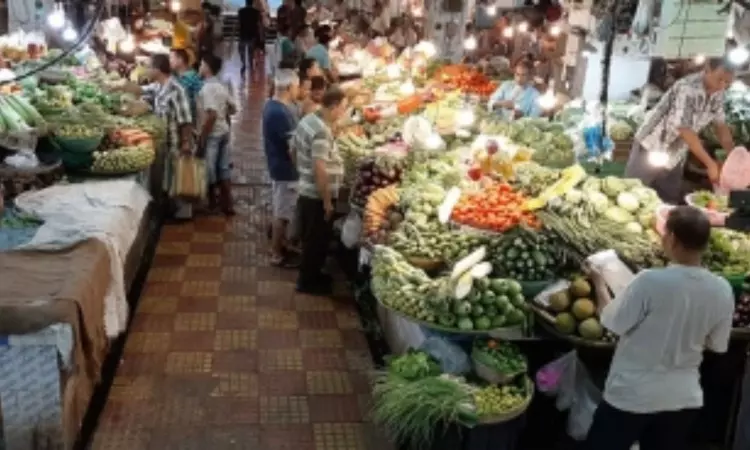 Vegetable prices soar in Mumbai retail outlets, but score on e-markets