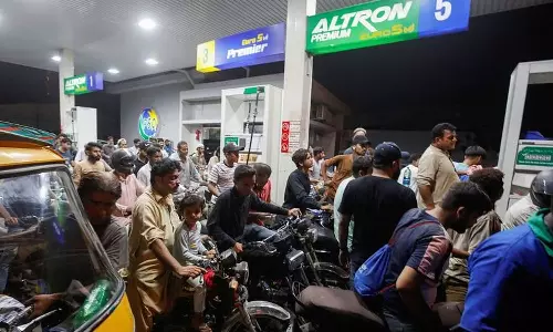 Pakistan clinches crucial $3 billion IMF bailout