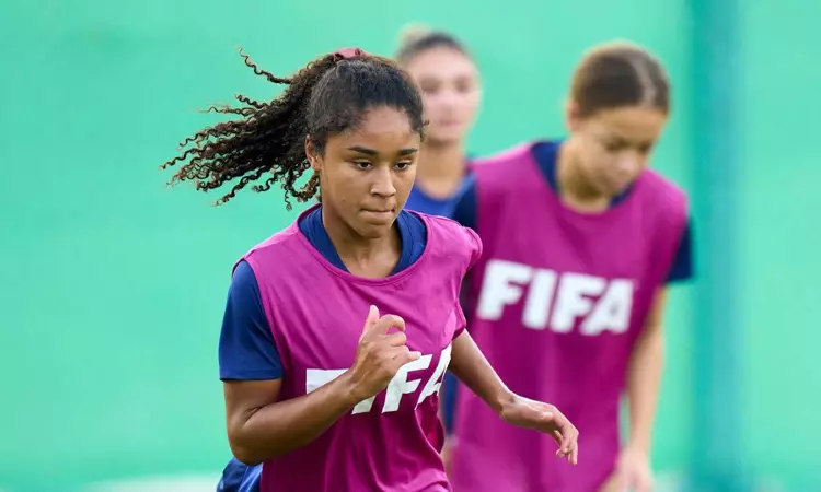 Barcelona signs American teenager Gamero for womens B team