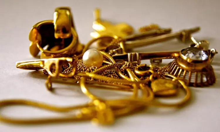 Railway police find lost gold chain from train septic tank in a day Railway police find lost gold chain from train septic tank in a day