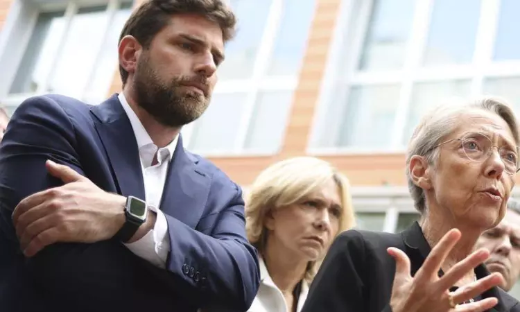 Rioters assault home of French mayor, injure his wife Rioters assault home of French mayor, injure his wife