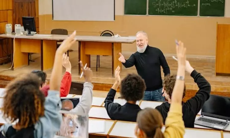 Middle-upper class children are more likely to participate in classroom discussions