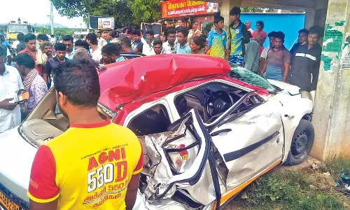 4 killed, one injured as car hits stationary auto at Viralimalai 4 killed, one injured as car hits stationary auto at Viralimalai