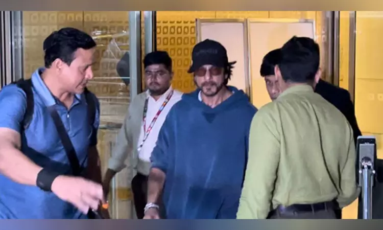 SRK spotted at Mumbai airport amid rumours of accident in US SRK spotted at Mumbai airport amid rumours of accident in US