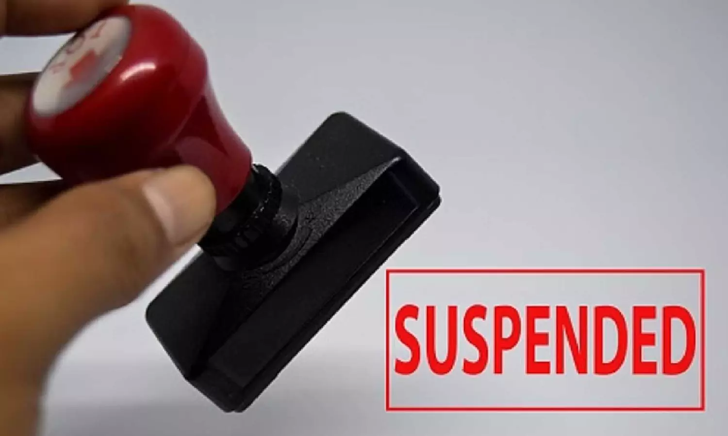 Policeman placed under suspension after fight with lawyer
