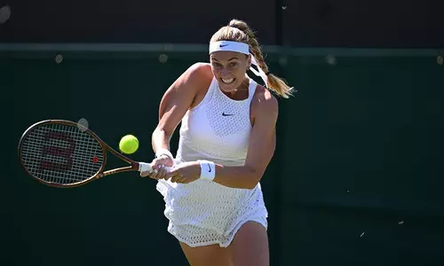 Wimbledon: Kvitova eases into third round with win over Sasnovich