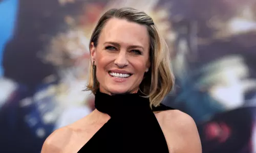 Robin Wright to direct romance drama Bingo