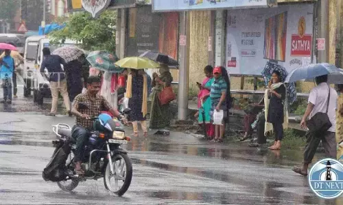 Chennai experiences light rain, likely to continue for the next few hours