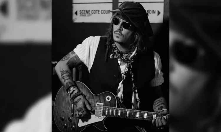 Johnny Depp takes stage with his band Hollywood Vampires