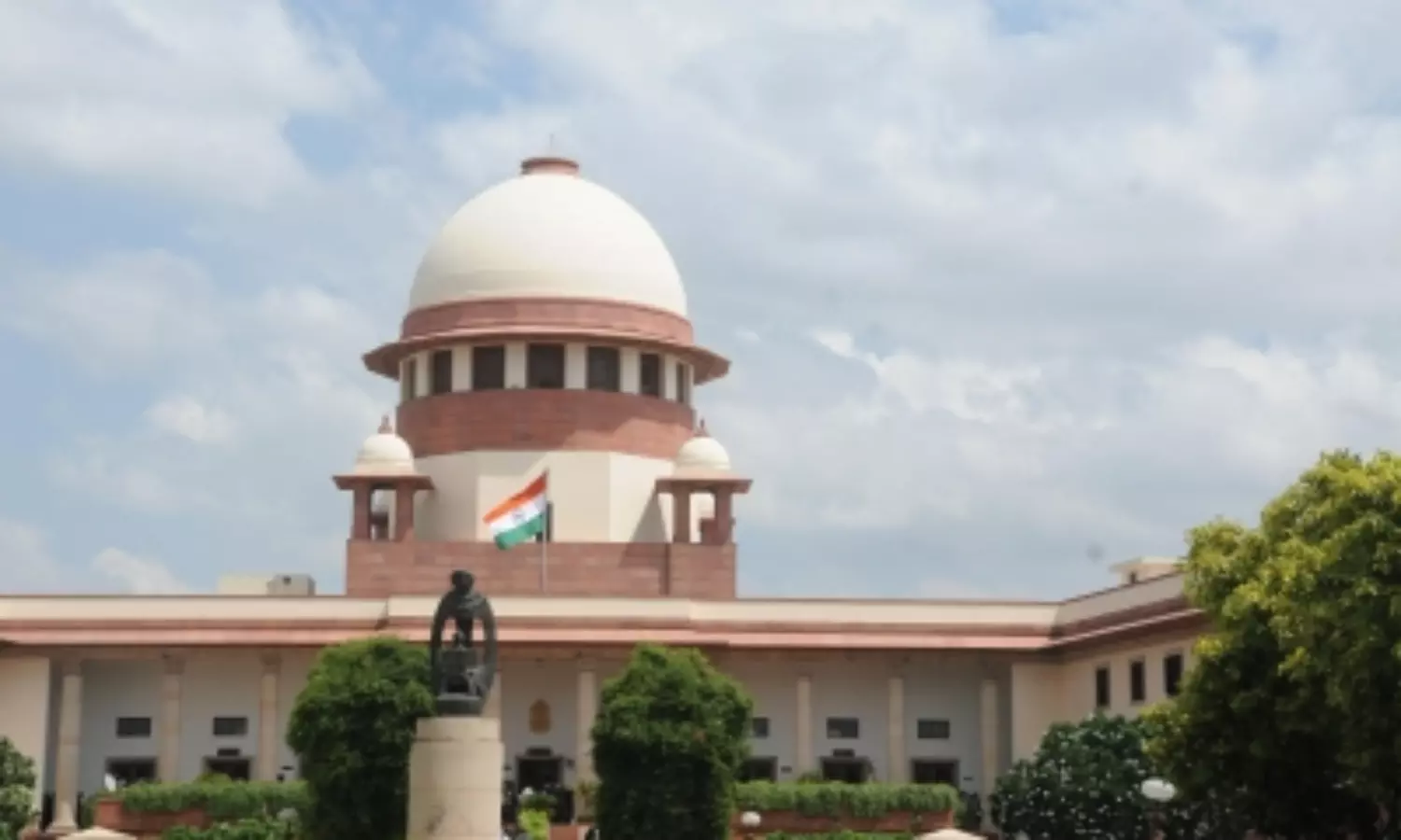 SC stays NGT order naming Delhi L-G as Yamuna panel head